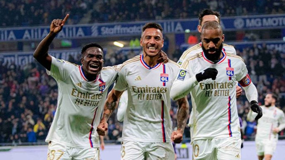 关于里昂主场大胜，重登法甲榜首位置的信息