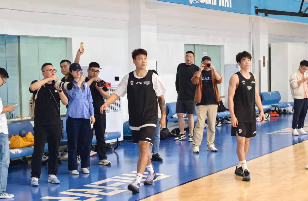 精湛的配合：球队内部默契展现