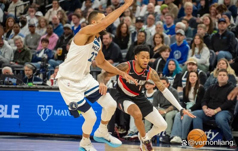 包含开拓者主场击败森林狼，拉塞尔表现出色却未能率队取胜的词条